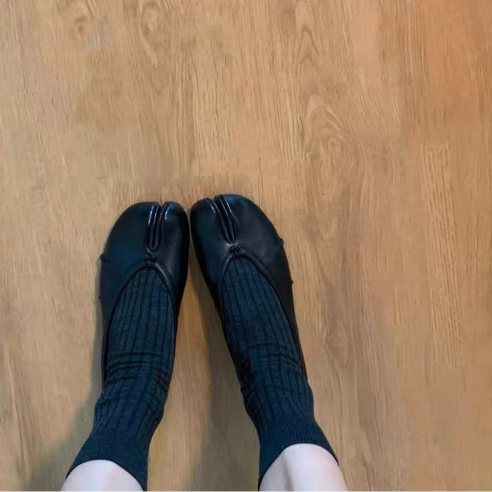 Maison Martin Margiela Classic Black Tabi Loafers - Picture 4 of 5
